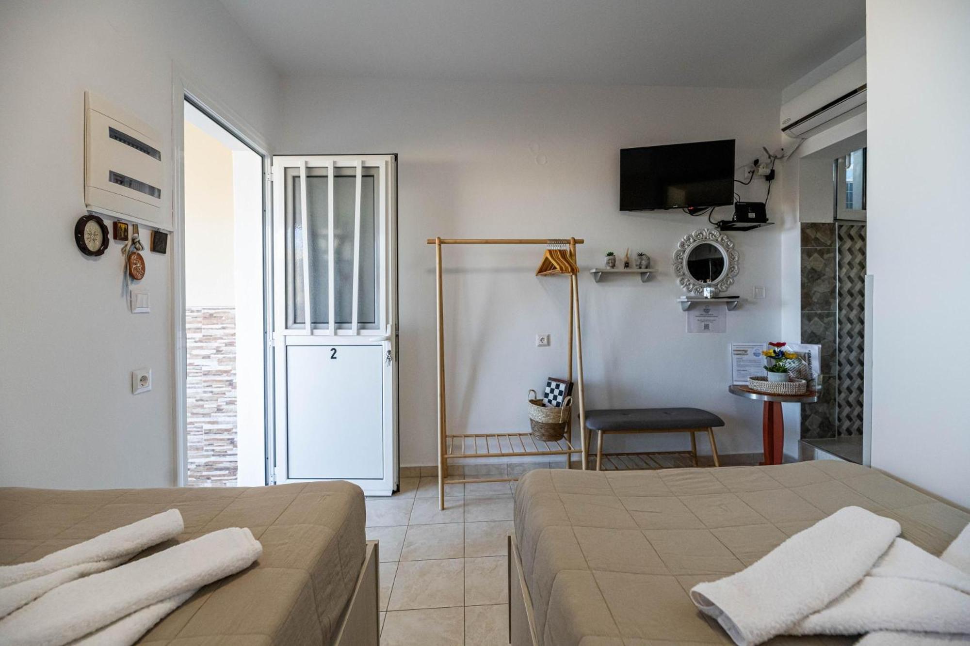 Aperanto Galazio Apartment Archangelos  Exterior photo